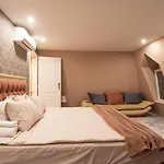 Luxury Private House In Center Apartment