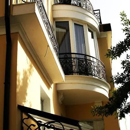 Luxury Private House In Center Apartment